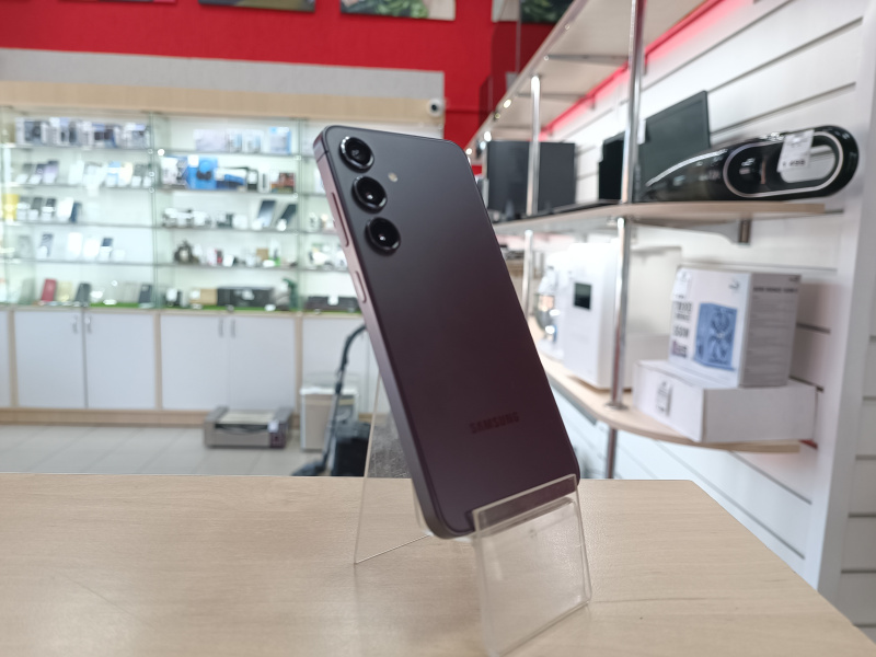 Мобильный телефон Samsung Galaxy S24