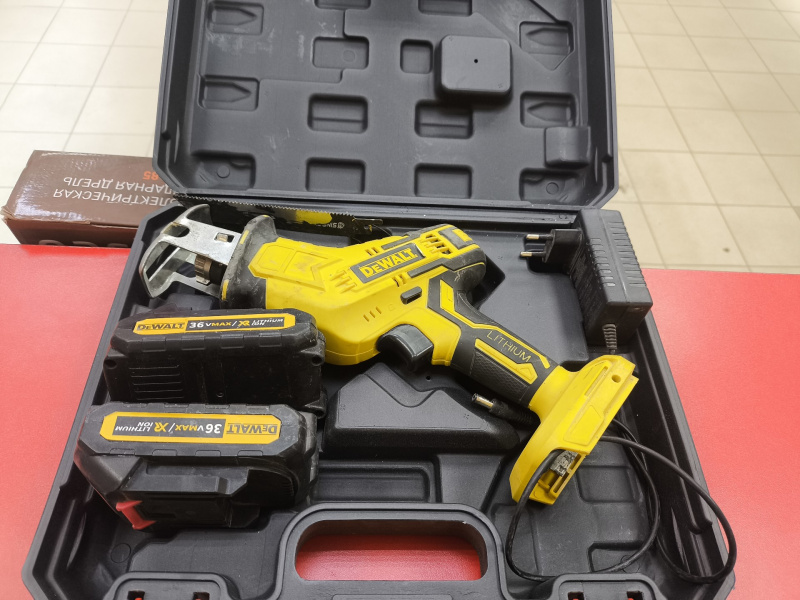 Сабельная пила Dewalt (pen)